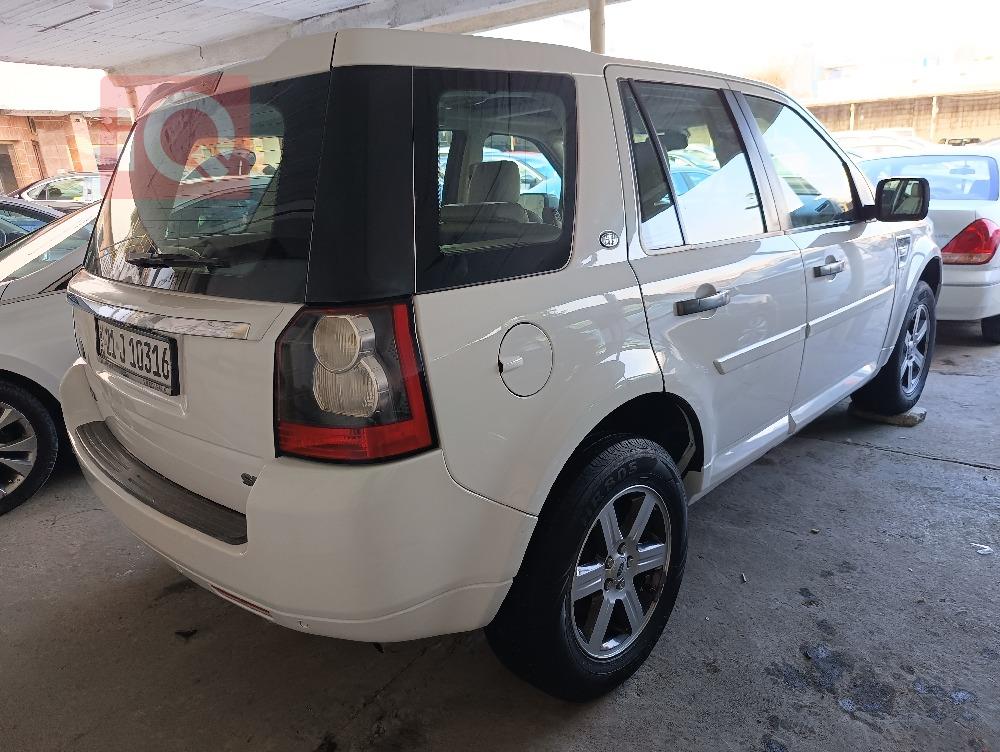 لاند ڕۆڤەر LR2